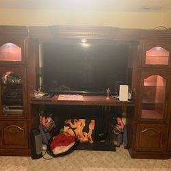 ENTERTAINMENT CENTER 