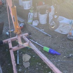 Engine Hydraulic Hoist