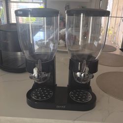 dual dry  food dispenser 