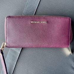 Michael Kors Zip Around Wallet