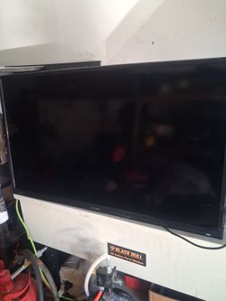WORKING 40IN FLATSCREEN TV
