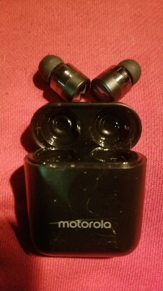 Motorola wireless earbuds