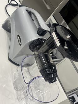 Omega NC900HDC Cold Press Juicer Machine Vegetable and Fruit Juice