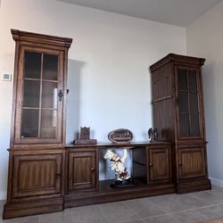 FULLY WOOD entertainment center