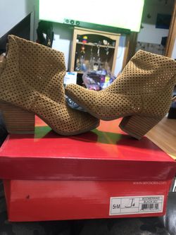 woman boots size 5.5