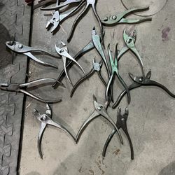  Pliers