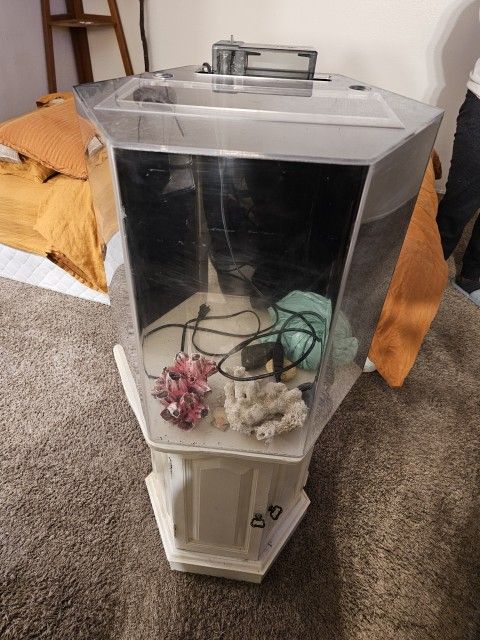 30 Gallon Hexagon Aquarium With Matching Shelf