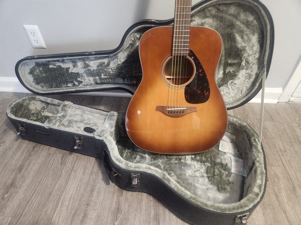  Yamaha Acoustic Guitar & Case