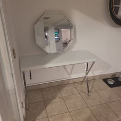 Entry Table W/ Mirror