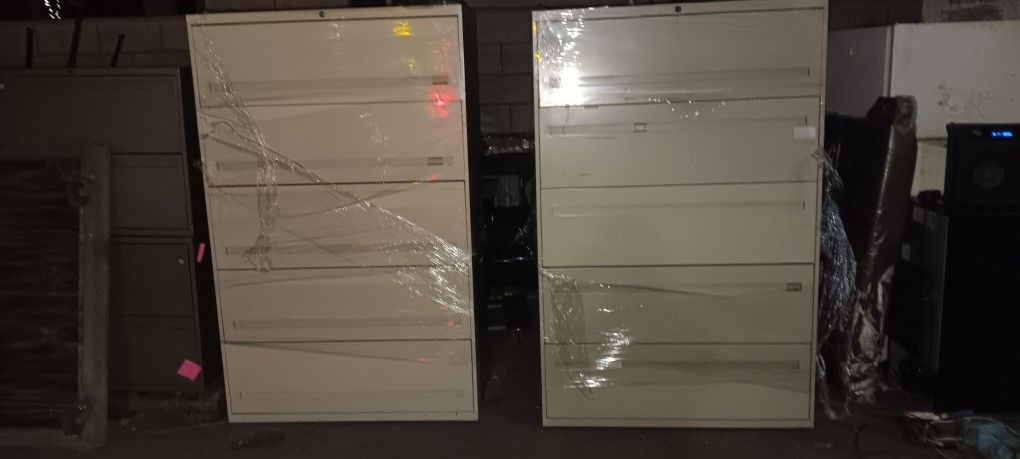 2 FILING CABINETS With Keyy