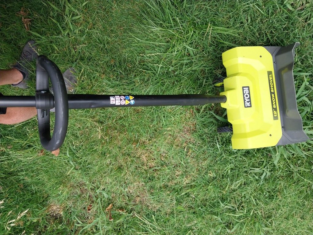 Ryobi 12inch Snow Shovel