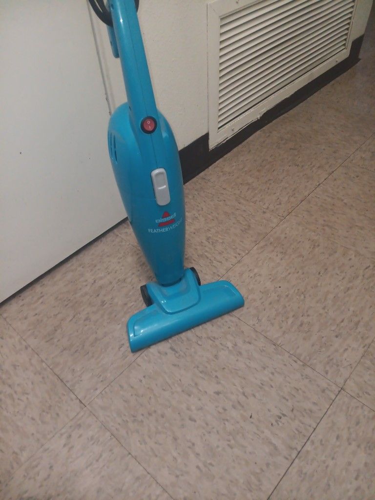 Vacuum Cleaner Feather Weight Bissell