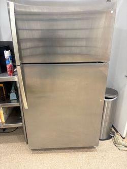Stainless Steel Kenmore Refrigerator - Excellent Cond. & Works Perfectr