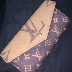 Lv Wallet Clutch 