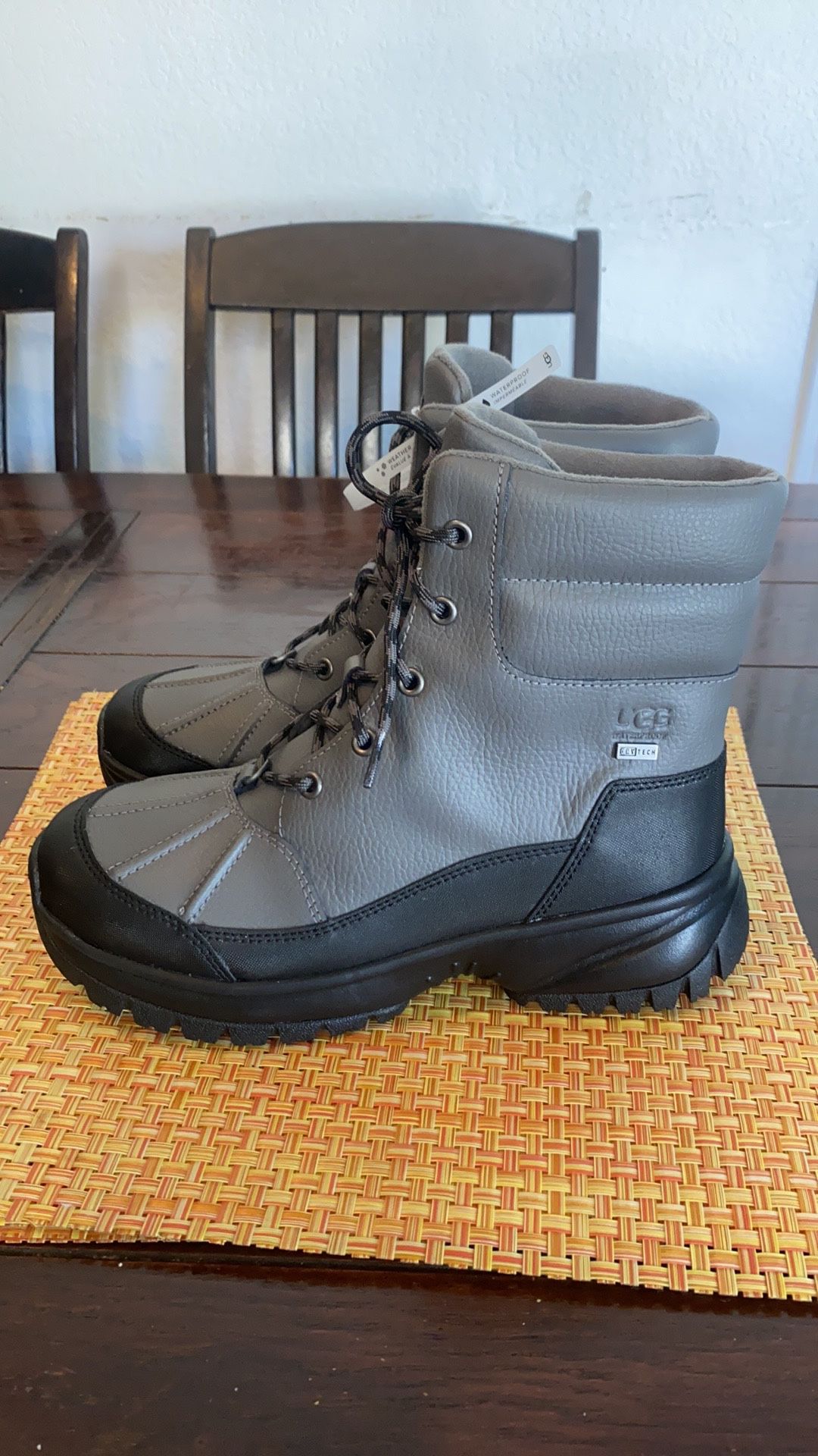 Ugg Women's Snow Boots  Size 8.5 