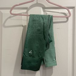 Gym clothes size small (gymshark, Victoria sport, NVGTN)