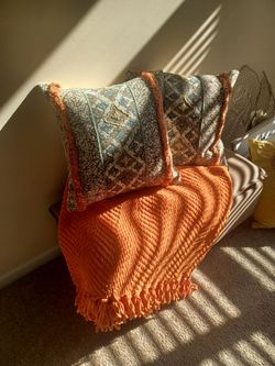 Decor Pillows & Throw