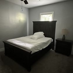 Queen Bed With Mattress And Nightstand/lamp