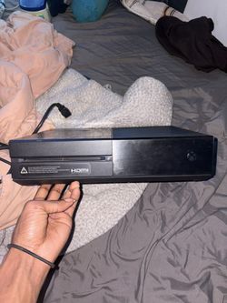 Black Xbox One Comes with controller
