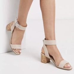 nwot Ava & Aiden mid heeled beige sandals with cork block heel women’s Size 6
