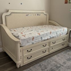 Twin bed 