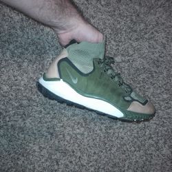 NIKE ZOOM TALARIA Mid 9.5 Mens 