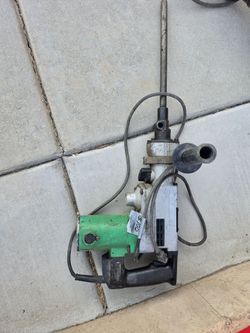 Hitachi DH38YE 1-1/2" Spline Shank Rotary Hammer Drill w/ Chisel Bit