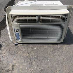 Very Nice Frigidaire Air Conditioner 