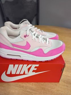 Girl Nike