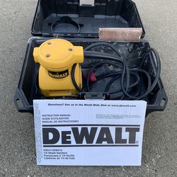 DeWalt 1/4 Sheet Heavy Duty Palm Grip Sander With Case