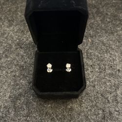 VVS1 - Moissanite Earrings - GRA Certified - 925 Silver - Passes Diamond Tester
