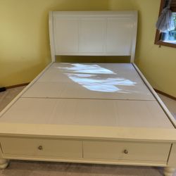 Queen Size Antique White Sleigh Bed