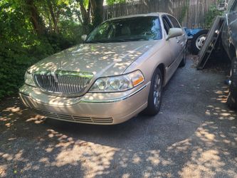 2005 Lincoln Town Car