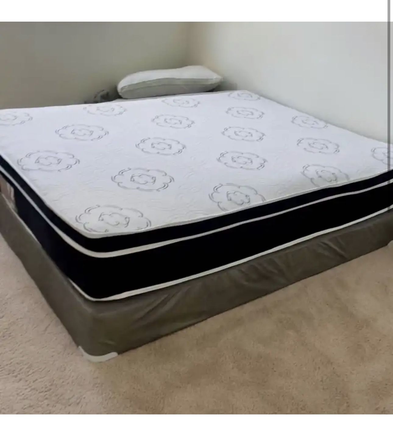 NEW Mattress Queen Size Pillowtop With Box Spring // Offer 🚚
