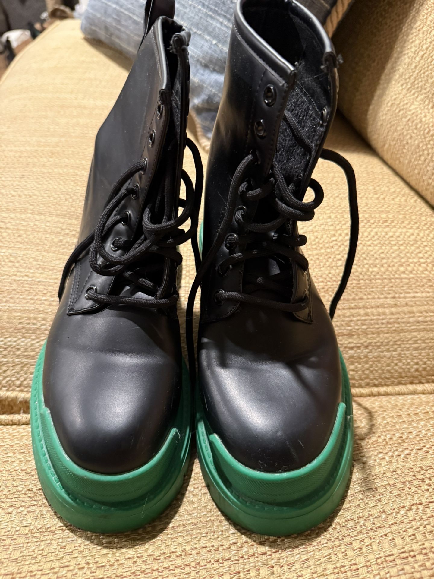 Boots Sz. 6