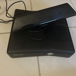 Xbox 360 Slim And Kinect 