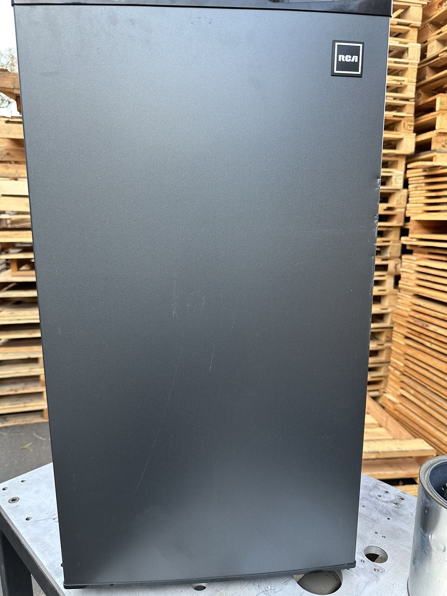Rca Mini Fridge https://offerup.com/redirect/?o=My4yLmN1