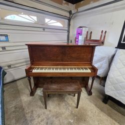 1934 Kurtzmann, 
Very good condition, 
Pro delivery & tuning INCLUDED!
(PRICE IS NEGOTIABLE)