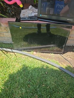 25" LG TV (NOT A SMART TV)