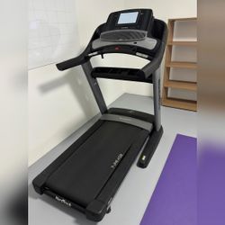 Gym Equipment-NordicTrack Commercial 1750 Treadmill - Very Good - UPR MAKEFIELD, PA