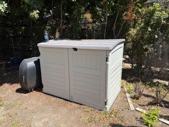 Outdoor storage bin