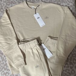 Alo Oatmilk Crewneck Sweater and Sweatpants Set $150 **READ DESCRIPTION**