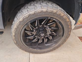 22" FUEL WHEELS 33" TOYO TIRES LOTS OF THREAD