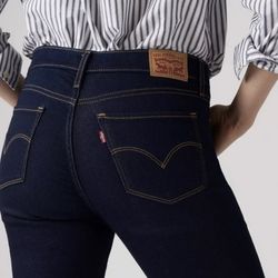 NWOT LEVI’S 312 Shaping Slim Women’s Jeans Size 32” X Length 30”