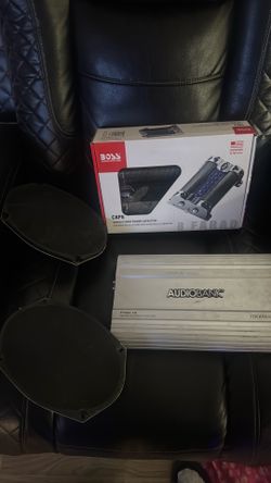 7000 W amp audio Bank and  a power capacitor and two door speakers