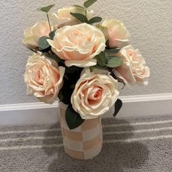 Peachy Pink Rose Bouquet With Vase