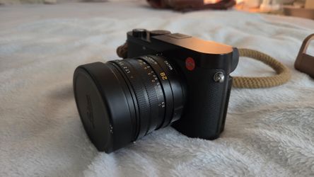 Leica Q3 28mm f/1.7 Summilux – Excellent Condition + Leica Case