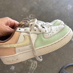 Girls Nikes Size 2youth 