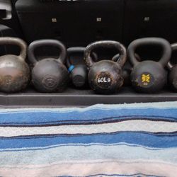 VARIETY OF SINGLE   KETTLEBELLS :  70s = $100  / 28kg. /  62s (ROGUE) = $90  /  50s  = $75 /  20kg  / 44s  =$65  / 35s  = $50  / 25s  = $40  /13s= $15