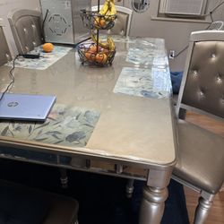 Dinning Table 